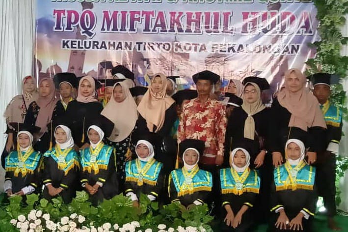 TPQ Miftahul Huda Tirto Kota Pekalongan Wisuda 18 Santri Angkatan Ke-17