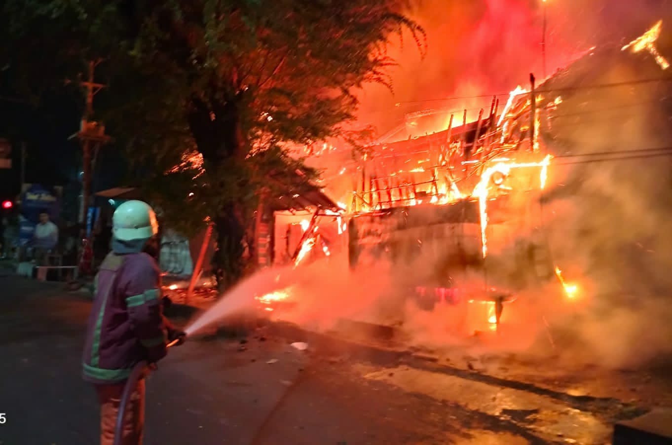 Dikira Bau Sampah Terbakar, Ternyata Empat Toko Di Kota Pekalongan Ludes Dilalap Api