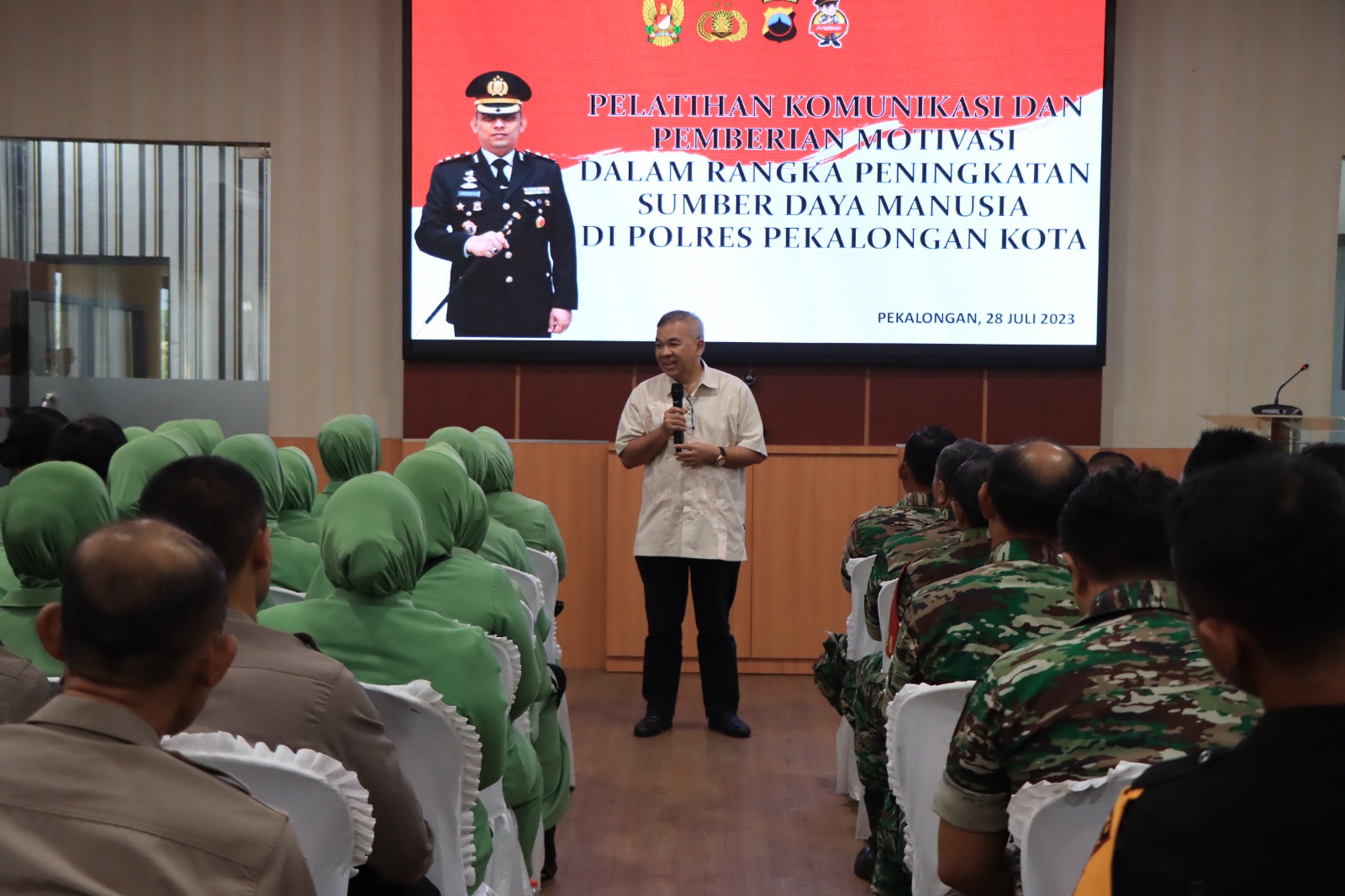 Hadirkan Pakar Motivasi Ratusan Anggota TNI dan Polri Belajar Komunikasi