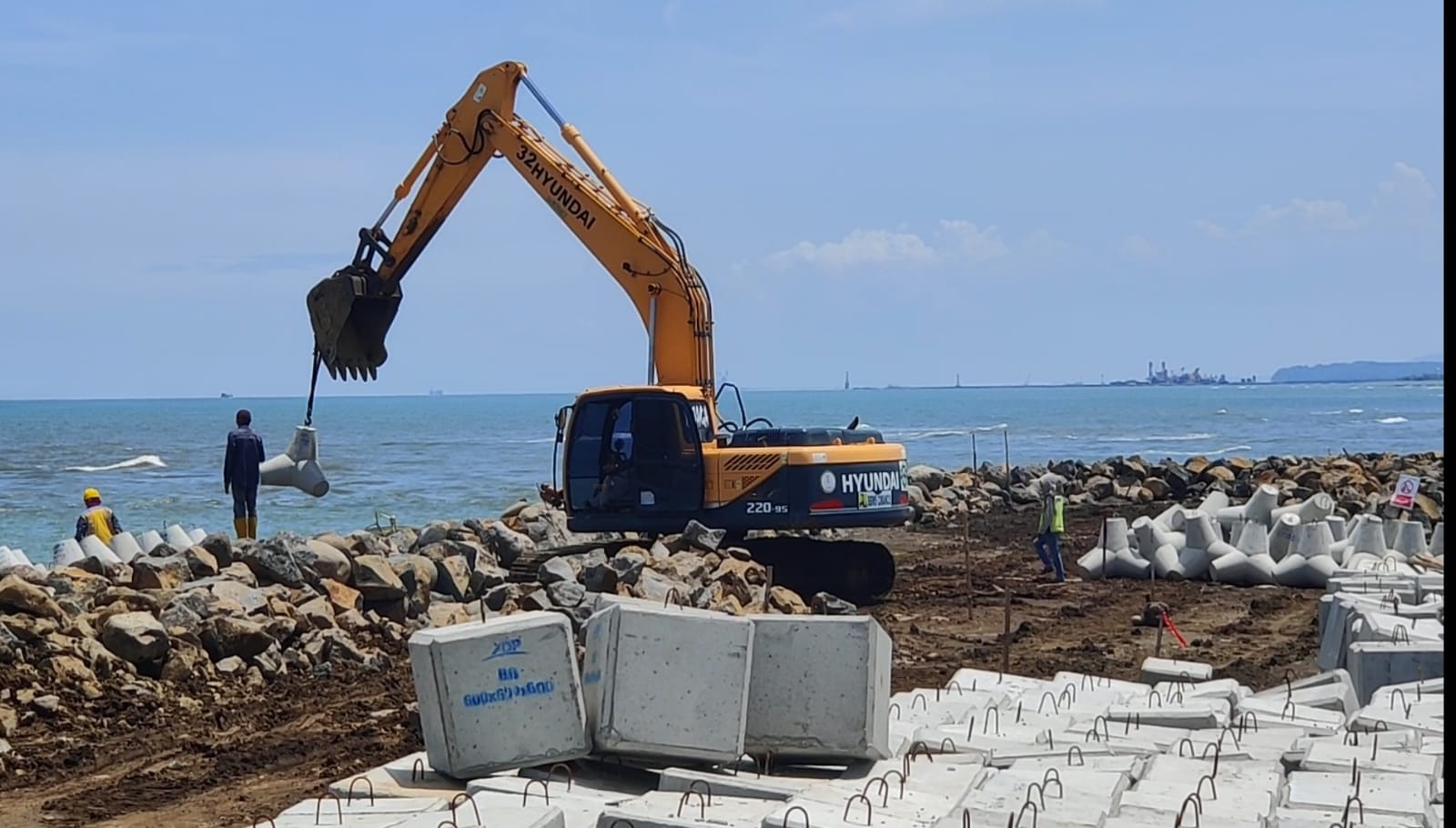 Tak Dibayar, Material Tanggul Pantai Slamaran Kota Pekalongan Terancam Diambil Paksa Oleh Pemiliknya