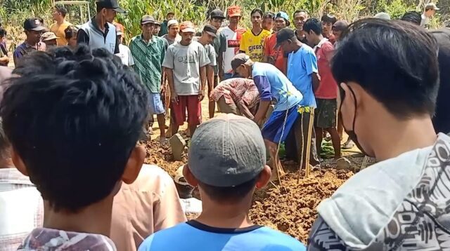 Terungkap, Identitas Wanita Berseragam Tewas Di Parit Ulujami Warga Pekalongan