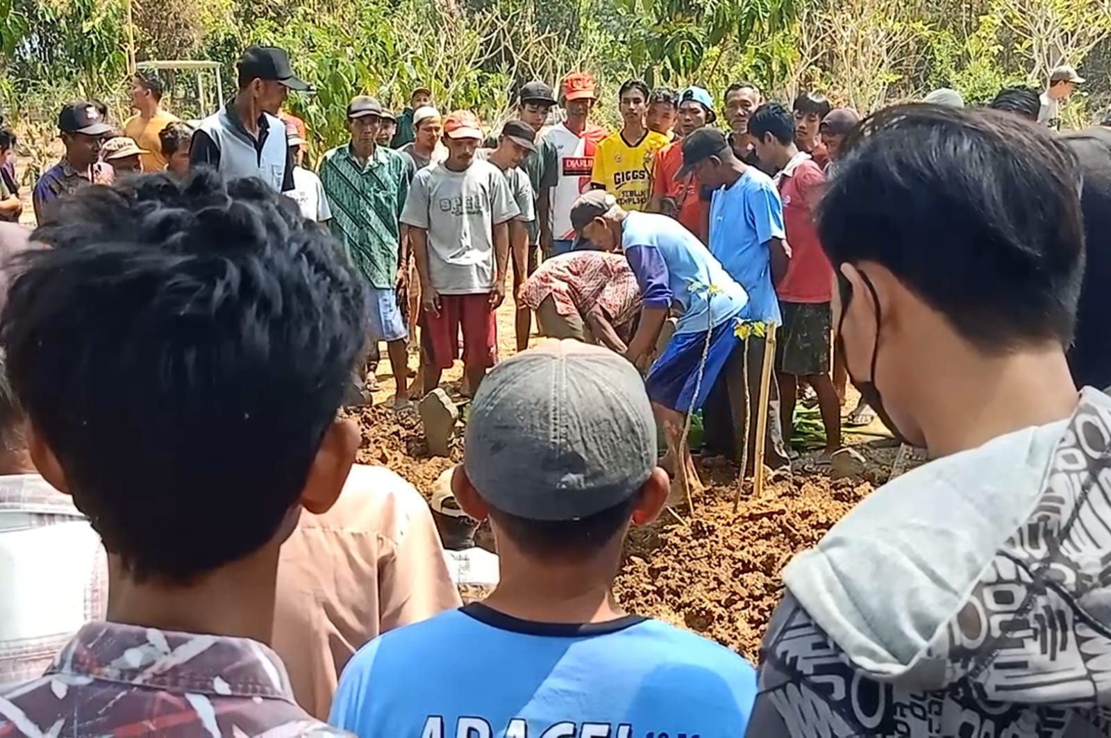 Terungkap, Identitas Wanita Berseragam Tewas Di Parit Ulujami Warga Pekalongan