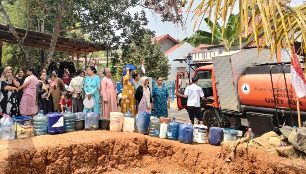 Kemarau Panjang Ribuan Warga Batang Kesulitan Air Bersih