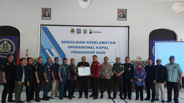 Dedy Yon Minta Semua Pihak Introspeksi Pasca Musibah Kebakaran Kapal di Pelabuhan Jongor Tegal
