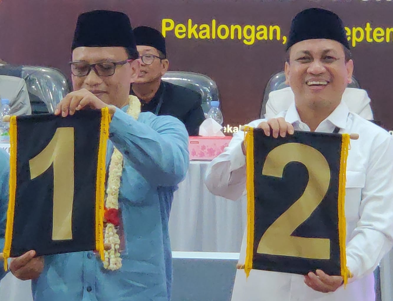 Pengambilan Undian Nomor Urut, Dua Paslon di Pilkada Kota Pekalongan 2024 Diwarnai Saling Sindir Hingga Pamer Keberhasilan