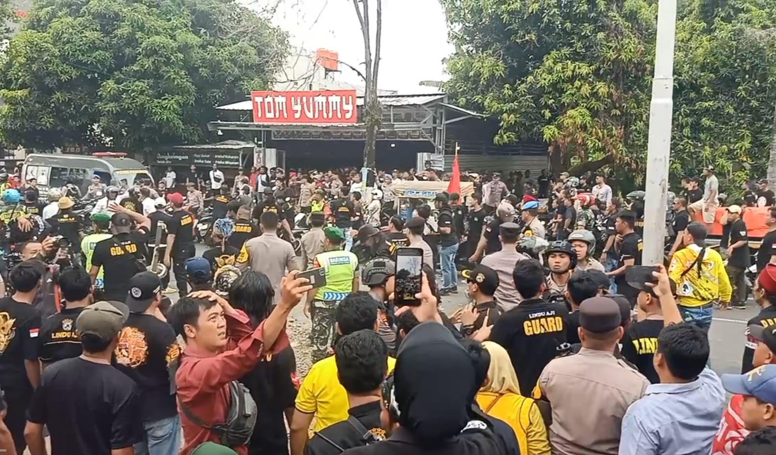 Buntut Ricuh di KPU Pekalongan, Pasangan Calon Nomor Urut 1 Lapor Polisi