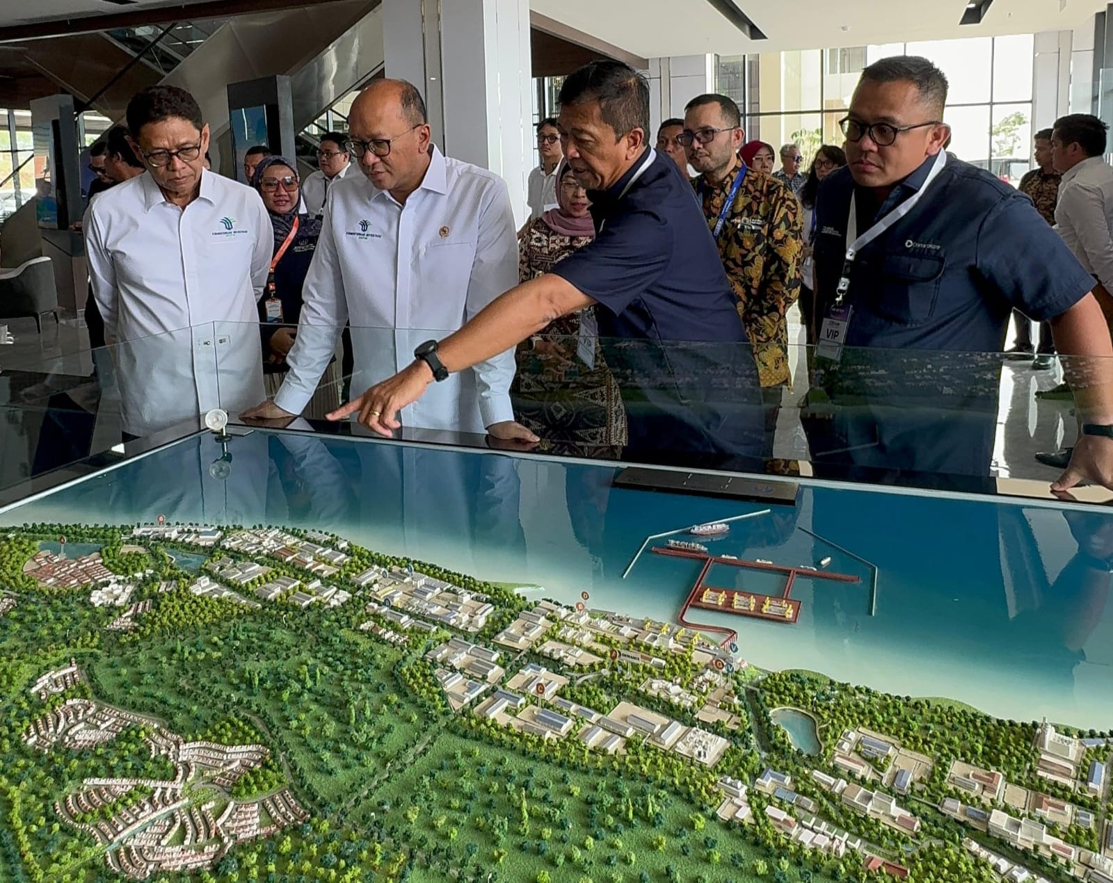 KCC Glass dan Wavin Resmikan Pabrik di KITB