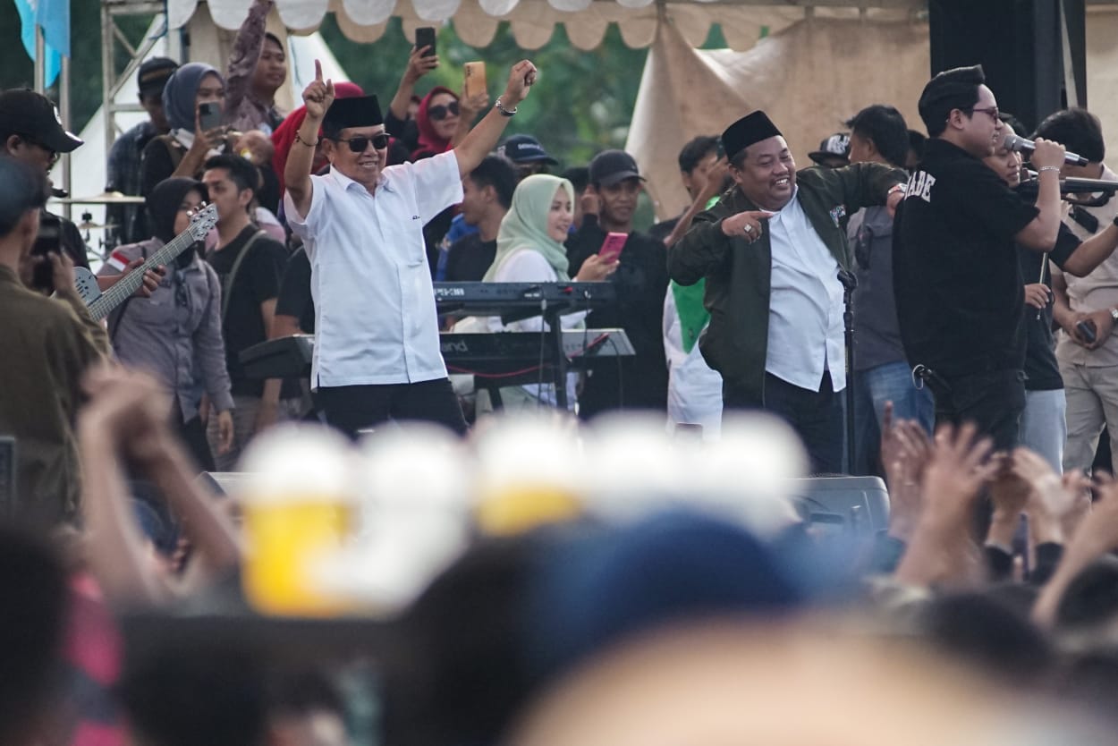 Cetak Sejarah Kampanye Akbar Fallas-Ridwan di Batang Dijejali Ribuan Massa Tanpa Iming-iming Uang dan Sembako