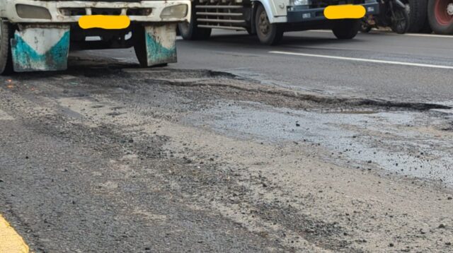 Kembali Makan Korban, Jalan Rusak dan Truk Besar Masuk Pusat Kota Bikin Rizal Bawazier Geram