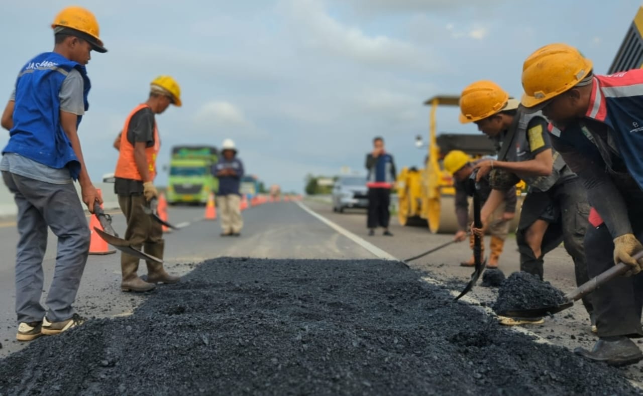PBTR Kebut Perbaikan Jalan di Ruas Tol Pemalang - Batang
