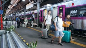 Puluhan Ribu Pemudik Tiba Di Stasiun Kereta Api Jawa Tengah