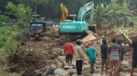 Ratusan Warga Desa di Batang Demo Lokasi Galian C, Penambang Nyerah Kembalikan Batu ke Sungai