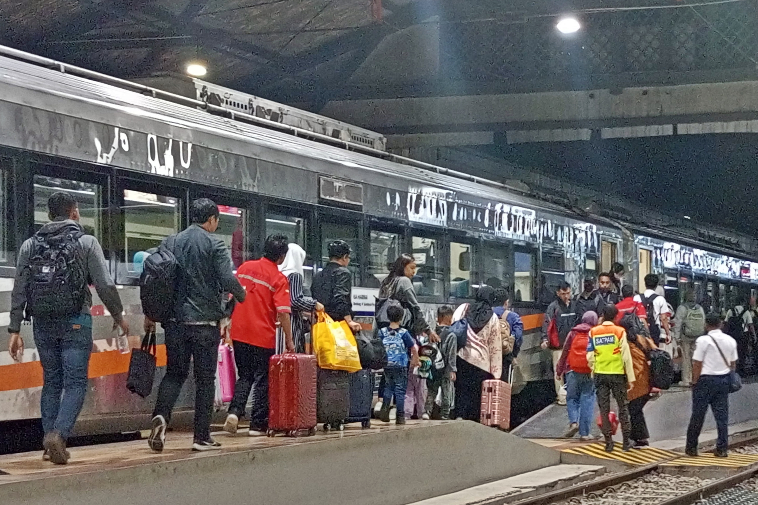 Akhir Pekan Libur Waisak 2025, Jumlah Penumpang Kereta Api Tembus 20 ribu orang Perhari
