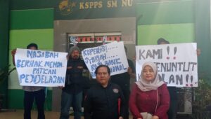 Nasabah Geruduk Kantor Koperasi, Protes Agunan Hendak Di Lelang