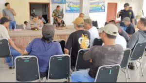 Ratusan Warga Sijambe Pekalongan Geruduk Kantor Desa, Tuntut Sekdes Mundur dari Jabatan