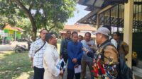Puluhan Warga Wuled Pekalongan Mendatangi Kantor Kecamatan, Pertanyakan Pengembalian Dana Desa
