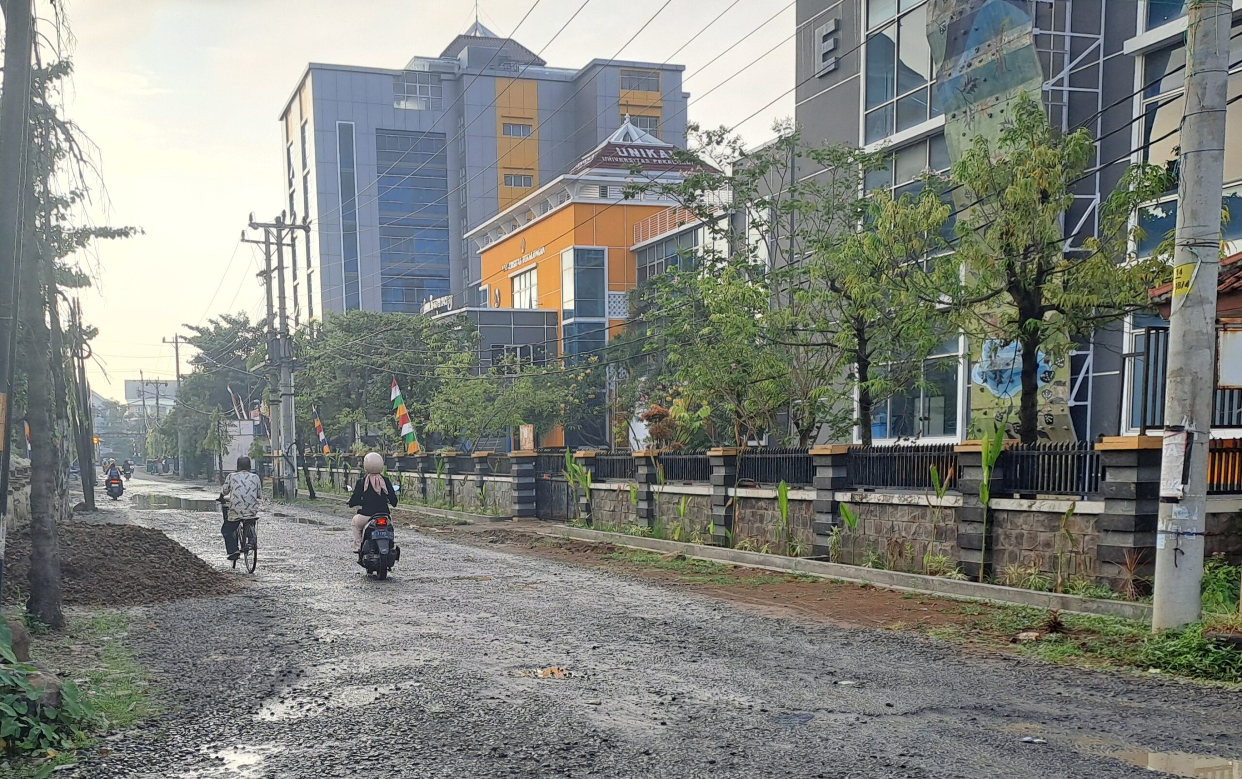 Warga Keluhkan Jalan Rusak dan Banjir di Sekitar UNiKAL, Minta Perhatian Pemerintah dan Kampus