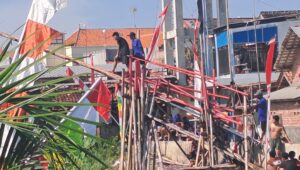 Lomba Meniti Pucang Meriahkan HUT ke-80 RI di Sampangan