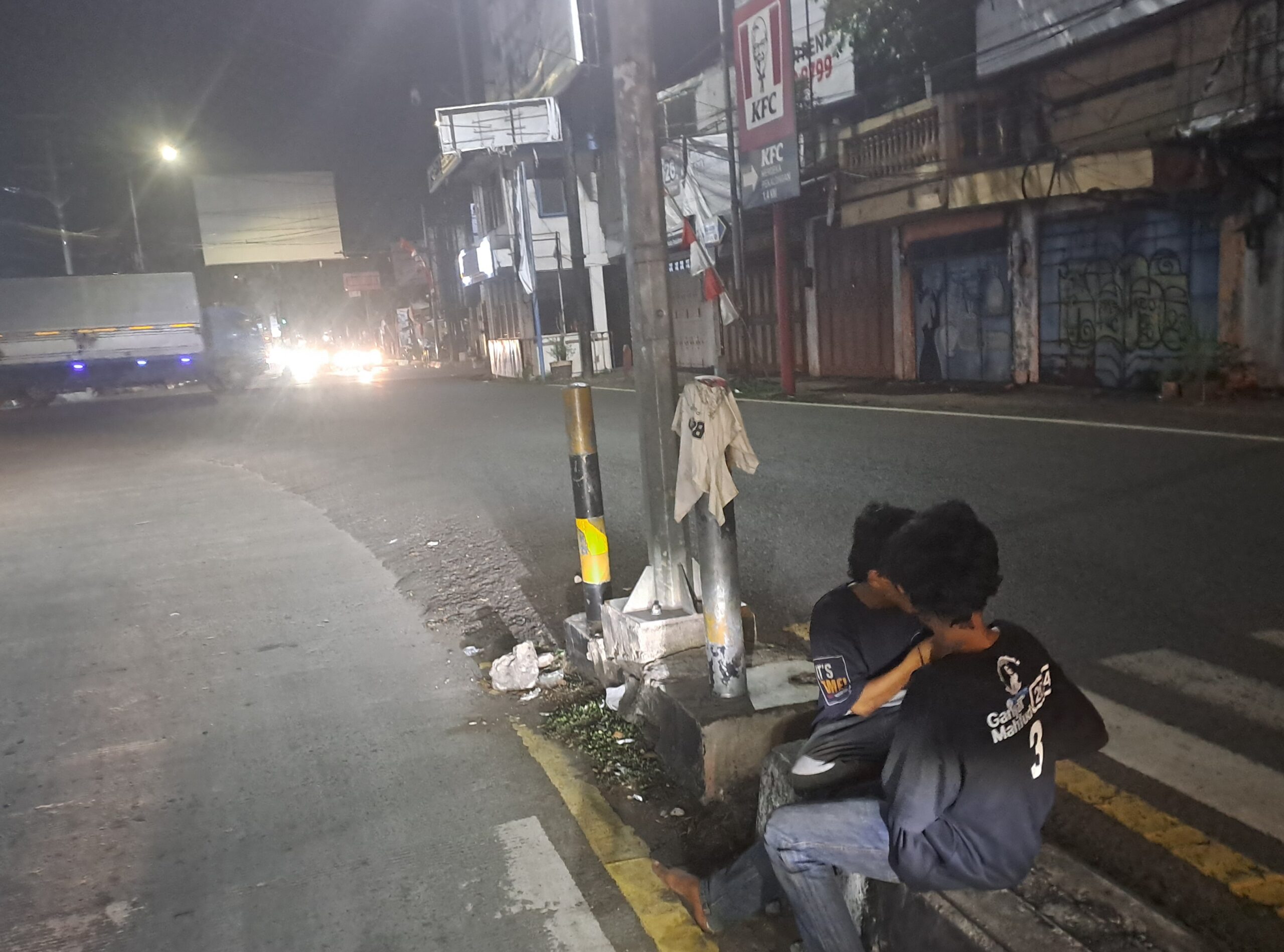 Anak di Bawah Umur Mengemis di Lampu Merah Pekalongan, Warga Minta Pemkot Bertindak