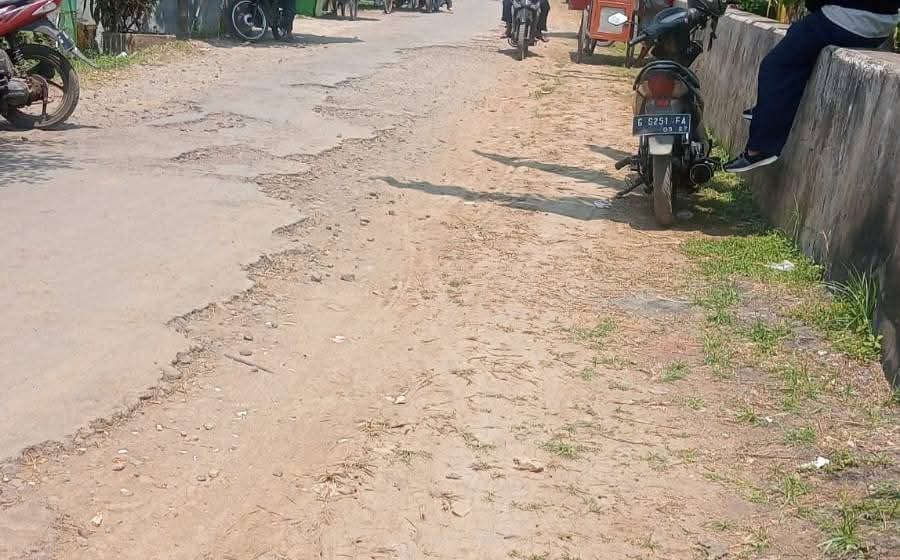 Jalan Rusak Menuju Sekolah Dikeluhkan Warga, Bertahun-tahun Belum Diperbaiki