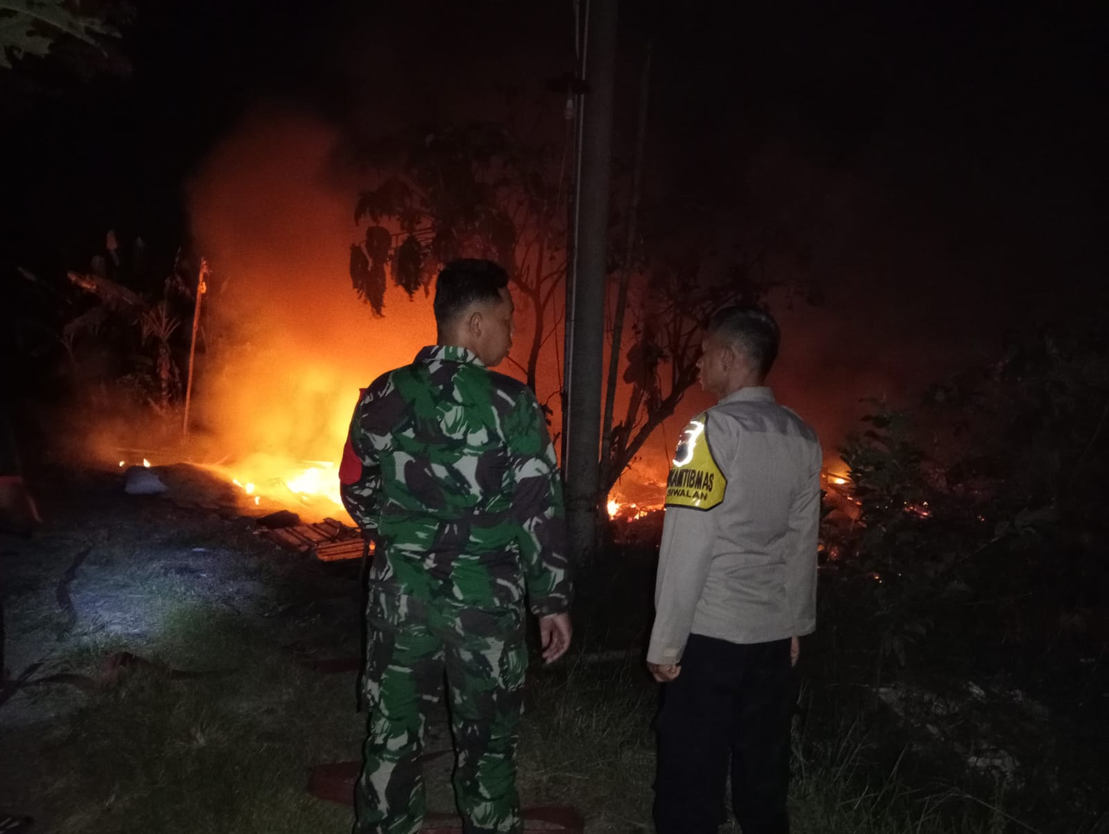 Kebakaran Hanguskan Kandang Ayam di Sragi, Tidak Ada Korban Jiwa