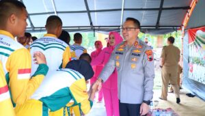 Kapolres Pekalongan Beri Pembekalan Paskibraka: Tanamkan Disiplin dan Kerja Sama Tim
