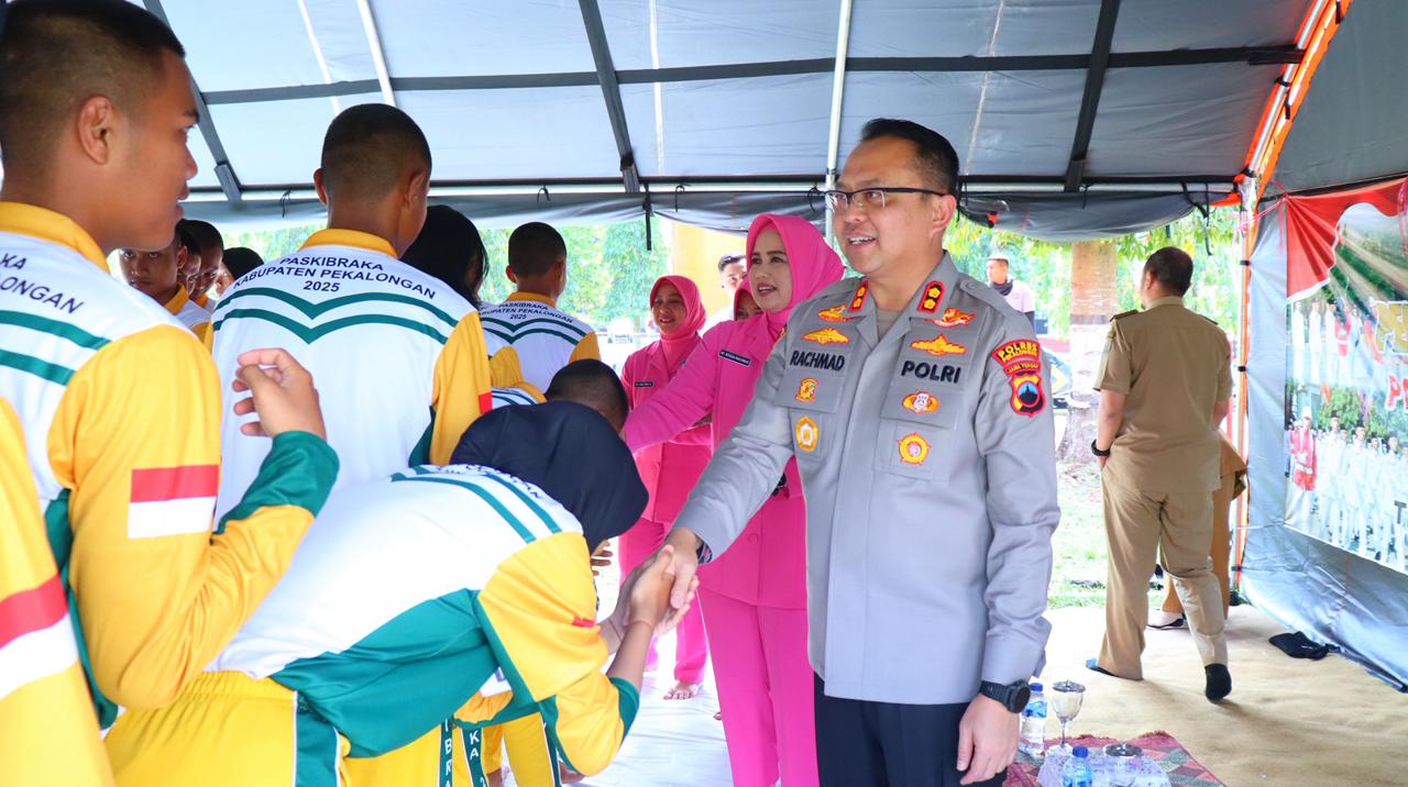 Kapolres Pekalongan Beri Pembekalan Paskibraka: Tanamkan Disiplin dan Kerja Sama Tim