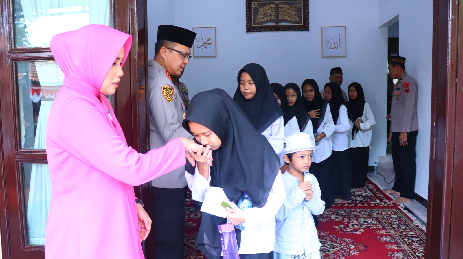 Kapolres Pekalongan Gelar Pengajian dan Santunan Anak Yatim