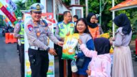 Ratusan Warga Serbu Beras Murah di CFD Kajen