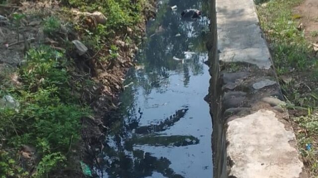 Warga Keluhkan Pembuangan Limbah Pabrik Jean di Sapugarut