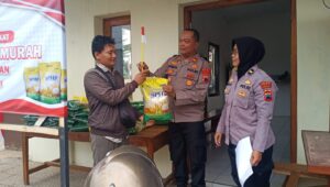 1,8 Ton Beras Ludes di Gerakan Pangan Murah Polsek Kedungwuni