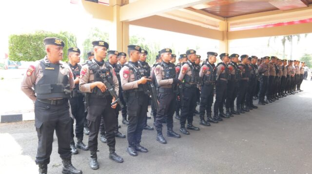 Kapolres Pekalongan Pimpin Apel Pemberangkatan Personel ke Pati