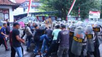 Polres Pekalongan Gelar Simulasi Penanganan Unjuk Rasa Anarkis di DPRD