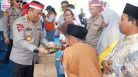 Bakti Sosial Akpol 1990 di Genuk: Wakapolri Disambut Hangat Anak-Anak