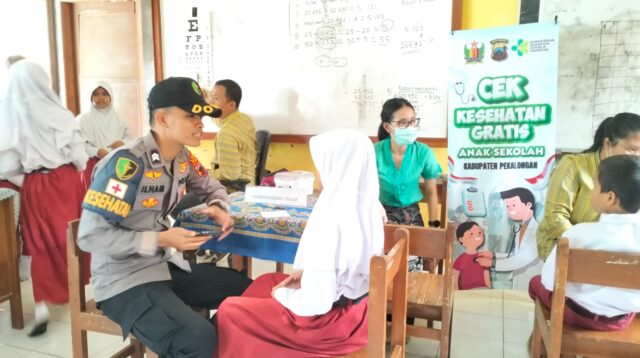 Polres Pekalongan Gelar Cek Kesehatan Gratis untuk Siswa SD di Kajen