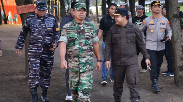 Ribuan Paskibra Meriahkan Parade Senja Perdana di Pantai Jodo Batang