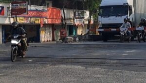 Nekat Terobos Palang Pintu, Pengendara Terancam Pidana dan Denda