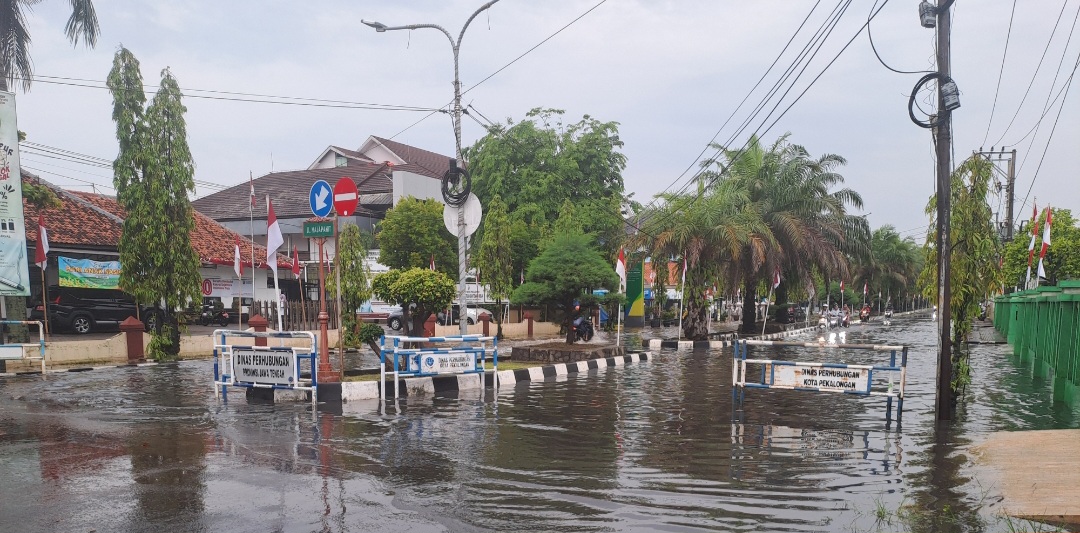 Pusat Pemerintahan Kota Pekalongan Kembali Banjir, Warga Mengeluh