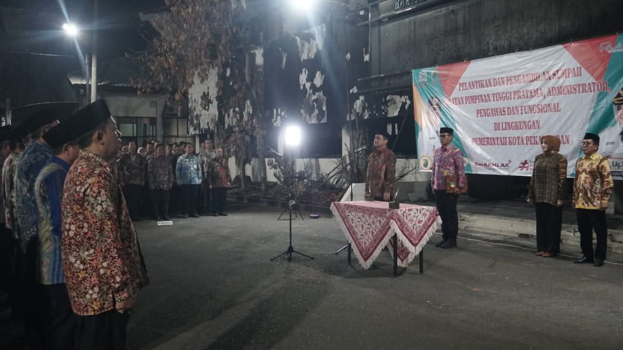 Pelantikan Pejabat Kota Pekalongan Digelar di Tengah Puing Setda