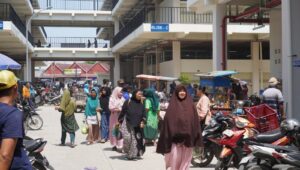 Pedagang Mulai Berjualan di Pasar Banjarsari Pekalongan
