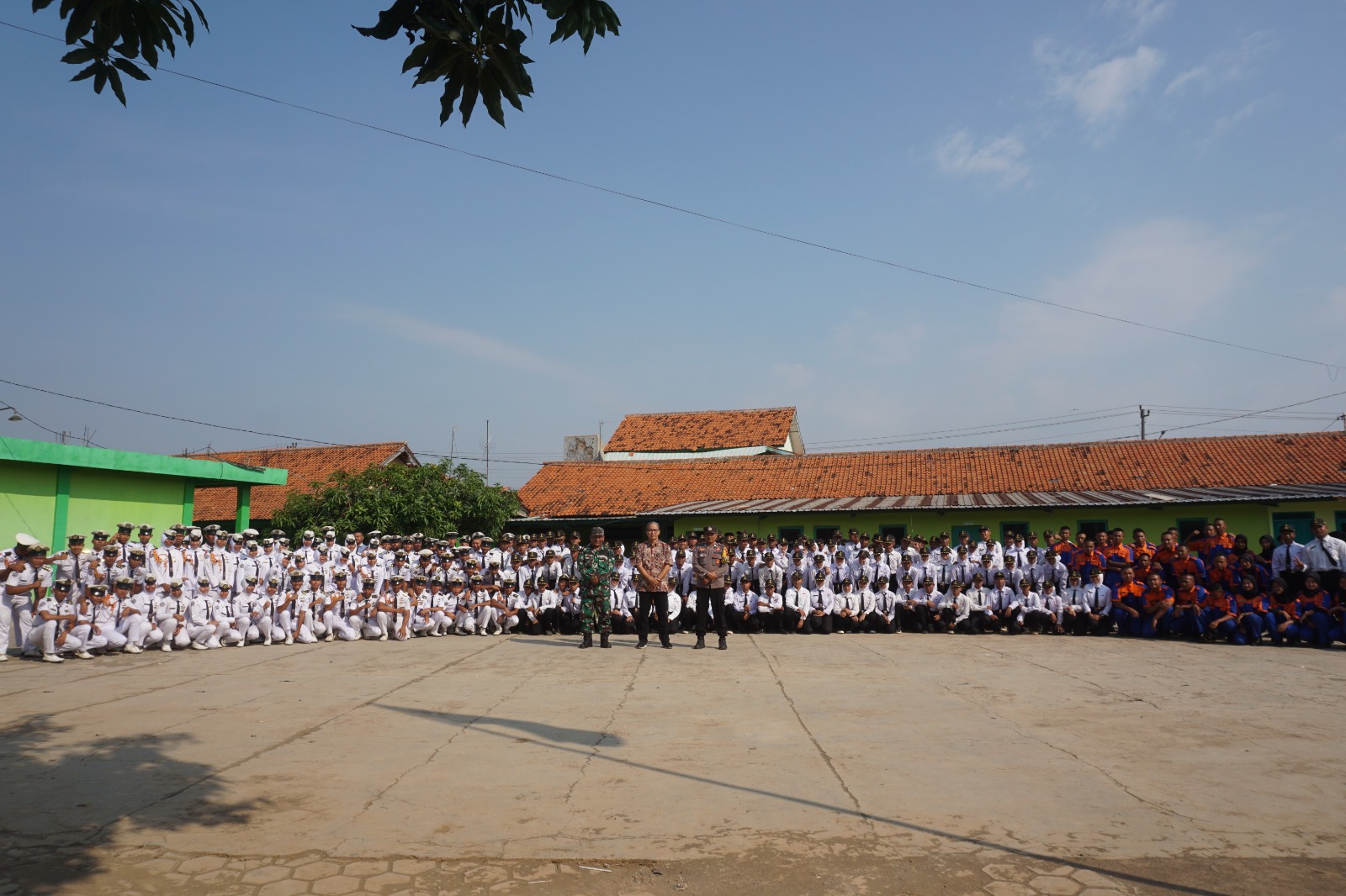 TNI-Polri Edukasi Pelajar Batang agar Tak Terprovokasi Aksi Demo
