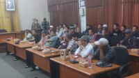 Puluhan Warga Batang Gelar Aksi, Sampaikan Lima Tuntutan ke DPRD