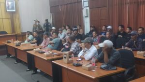 Puluhan Warga Batang Gelar Aksi, Sampaikan Lima Tuntutan ke DPRD