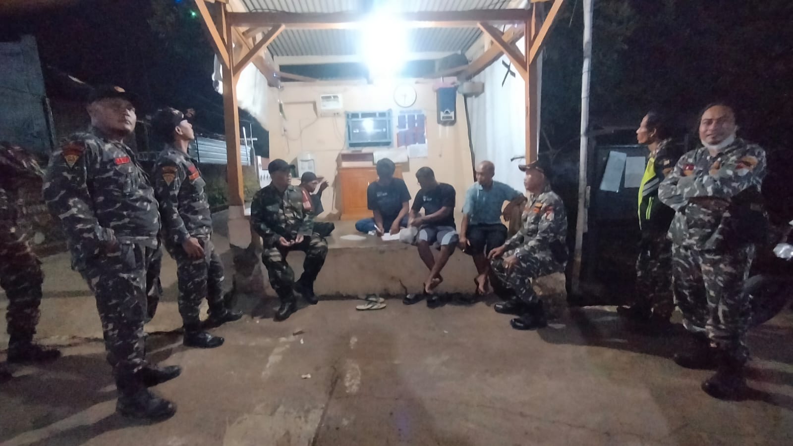 Babinsa Subah Gandeng Warga Jaga Kamtibmas Lewat Ronda Malam