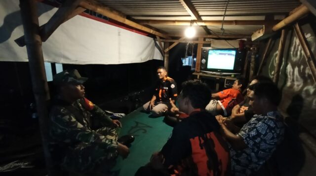 Danramil Subah Pantau Ronda Malam, Warga Merasa Lebih Terlindungi Danramil Subah Pantau Ronda Malam, Warga Merasa Lebih Terlindungi