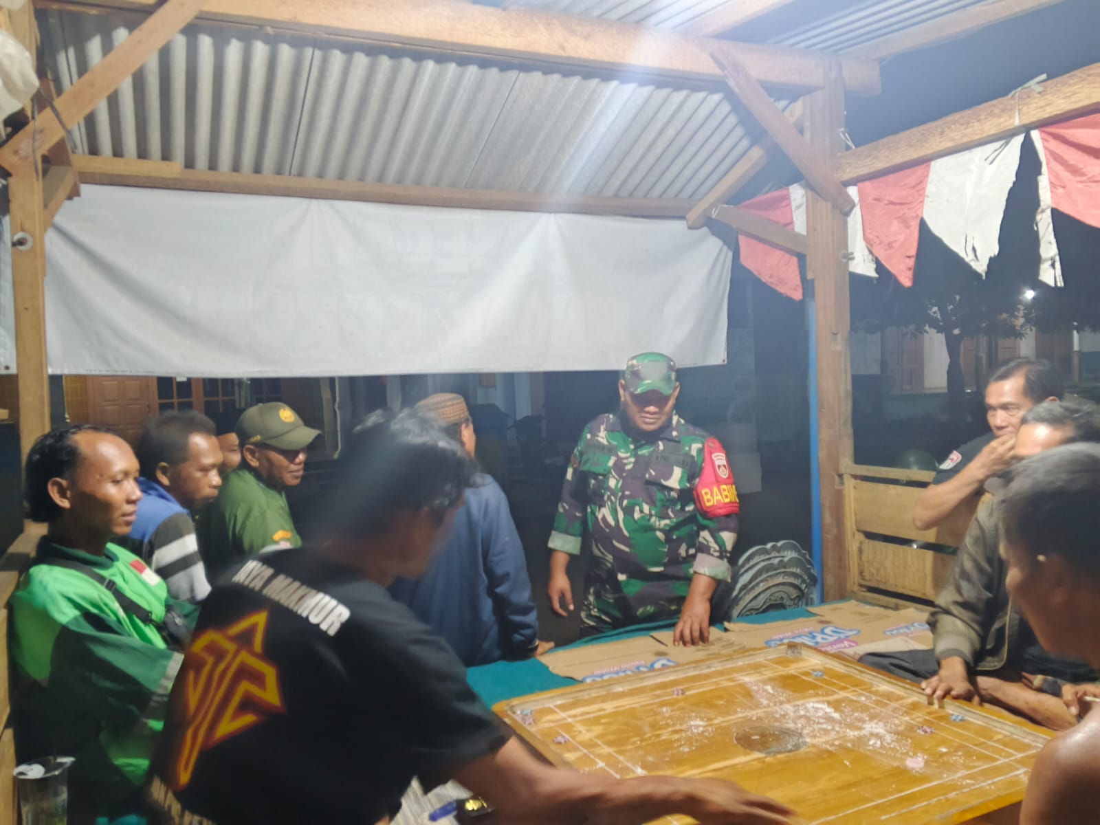 Babinsa Wonotunggal Ajak Warga Aktifkan Siskamling Jelang Musim Hujan