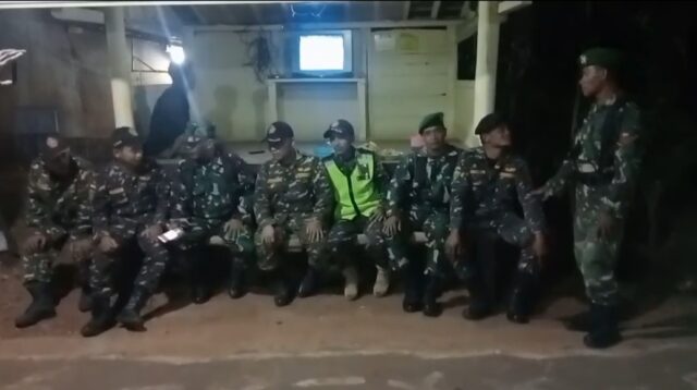 Koramil 01/Subah Gelar Patroli Siskamling Bersama Warga Koramil 01/Subah Gelar Patroli Siskamling Bersama Warga