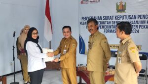 Bupati Pekalongan Serahkan SK PPPK Tahap II