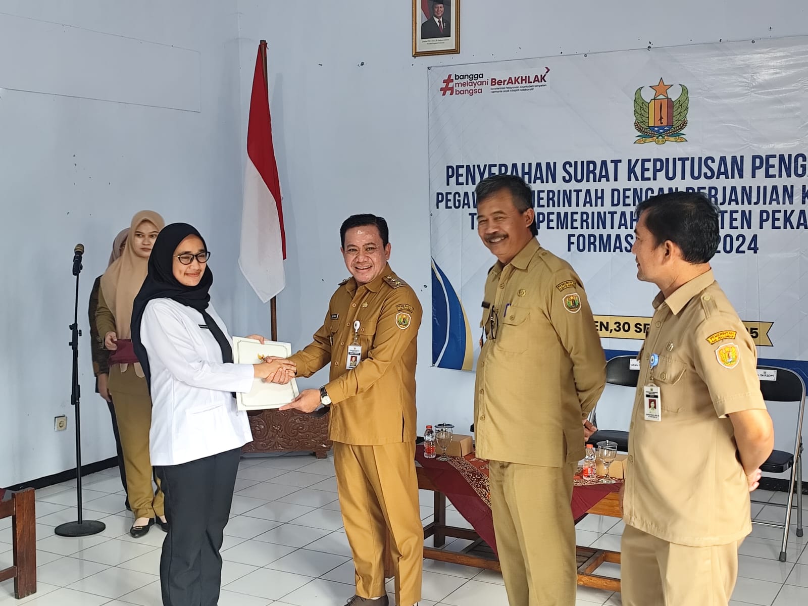 Bupati Pekalongan Serahkan SK PPPK Tahap II