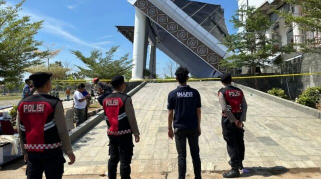 Atap Teras Kantor Pelayanan Terpadu Brebes Ambruk, Tiga Pekerja Luka-Luka